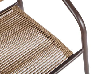 Silla con apoyabrazos en beige